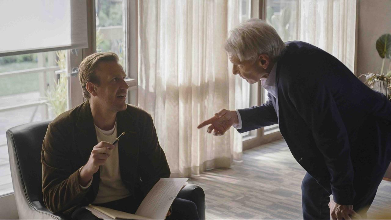 Jason Segel et Harrison Ford dans Shrinking