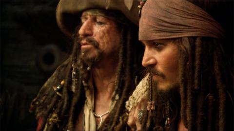Le Capitaine Teague apparaît dans Pirates des Caraïbes 3 et 4